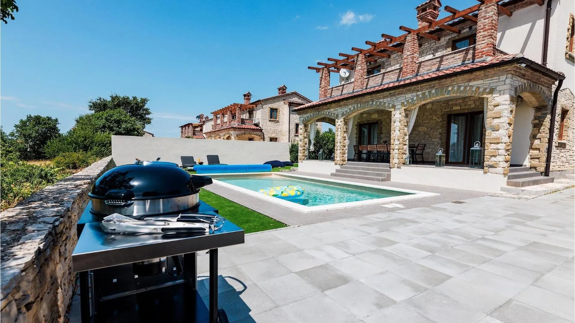Villa Olivia Cabrunici 0*,  Croatia
